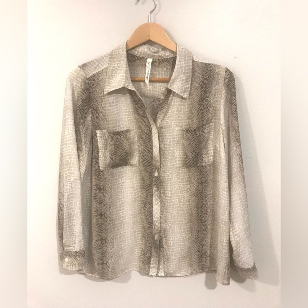 NJ Collection Womens Button Down Shirt Animal print Lightweight Size PL